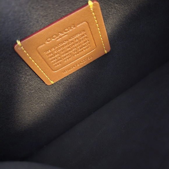 Coach Pouch - Picture 4 of 6